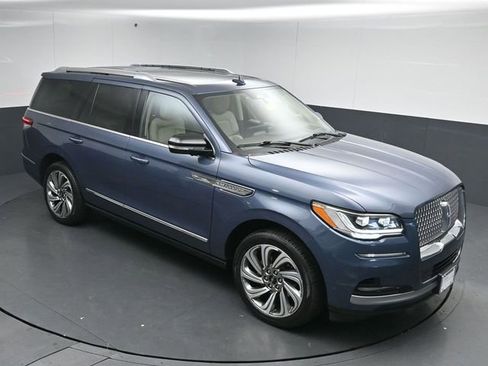 Certified 2023 Lincoln Navigator Reserve AWD/4WD image 46