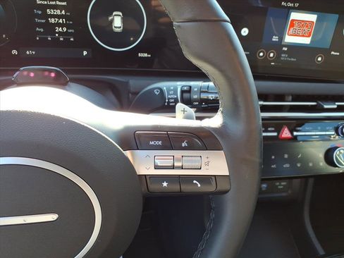 Used 2025 Hyundai Tucson Limited image 17