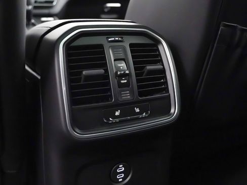 Certified 2026 Porsche Macan AWD/4WD image 20