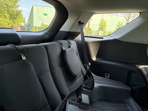 Used 2023 Ford Explorer XLT AWD/4WD image 26