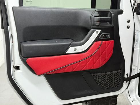 Used 2018 Jeep Wrangler Unlimited Sport S image 13