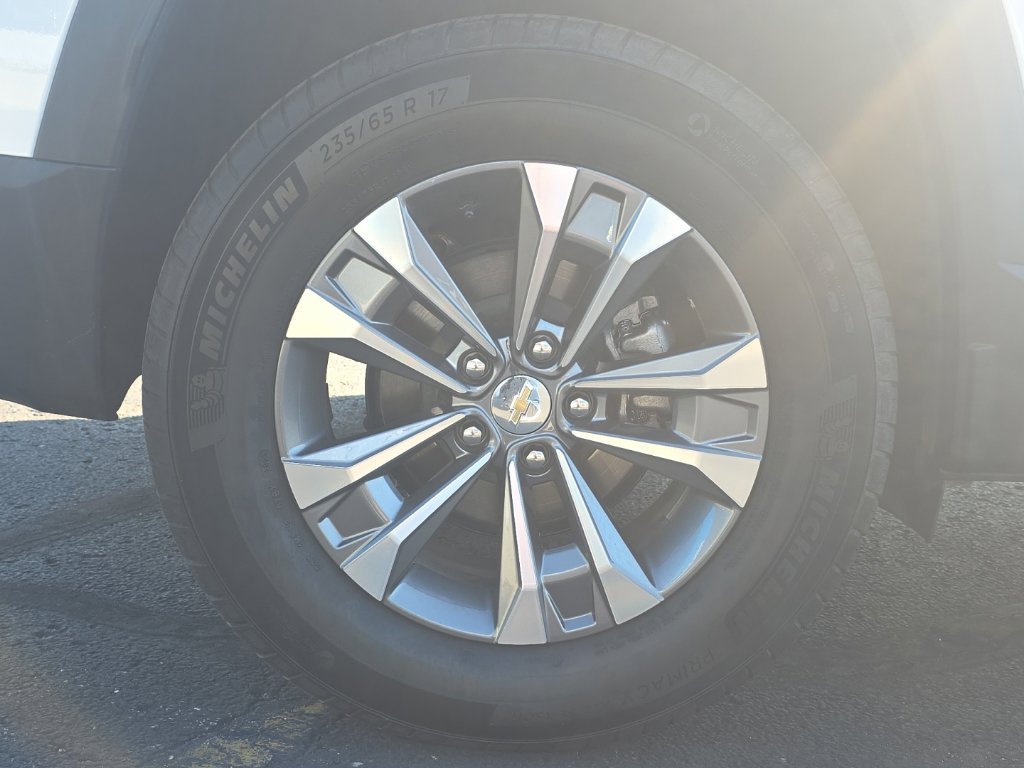 Used 2026 Chevrolet Equinox LT AWD/4WD image 16