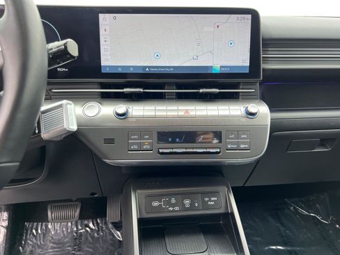 Used 2024 Hyundai Kona Limited FWD image 29