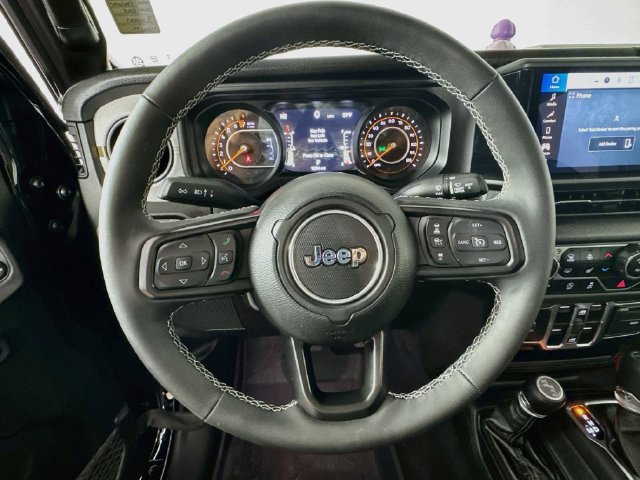 Used 2025 Jeep Gladiator Sport AWD/4WD image 14