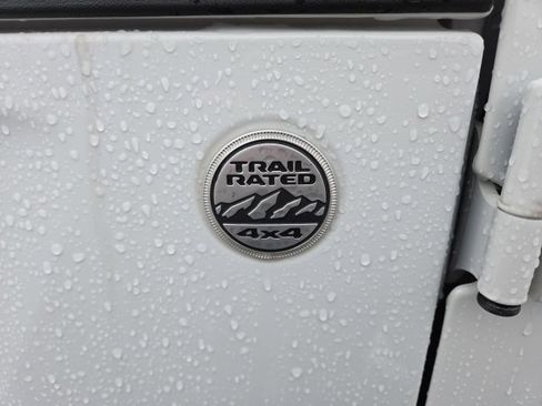 Used 2022 Jeep Gladiator Overland w/ Cold Weather Group image 39