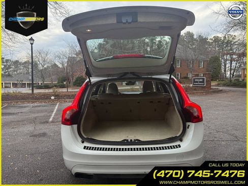 Used 2016 Volvo V60 T5 Premier image 11