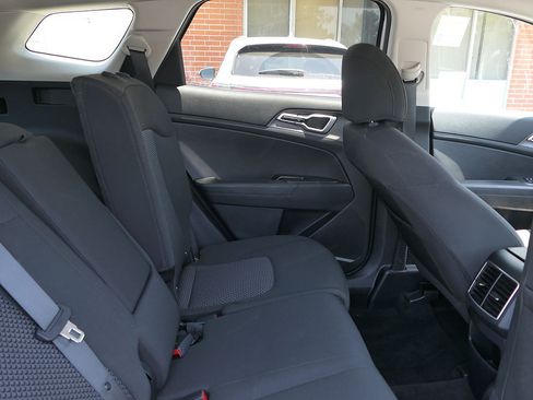 Used 2025 Kia Sportage LX FWD image 24