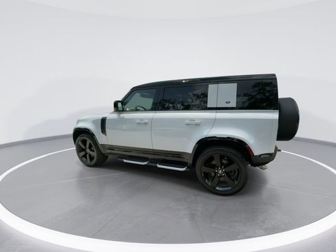 Used 2023 Land Rover Defender 110 V8 AWD/4WD image 7