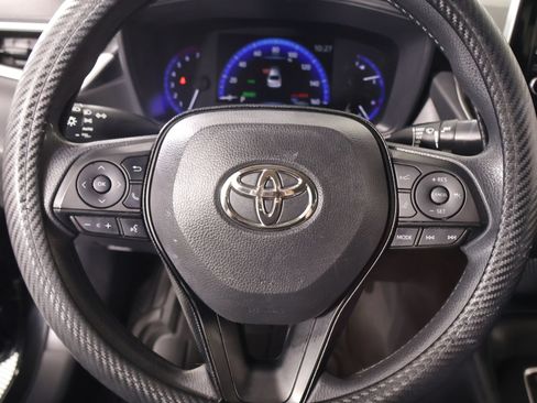 Used 2020 Toyota Corolla LE FWD image 3