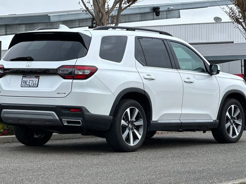 Used 2025 Honda Pilot Elite image 4
