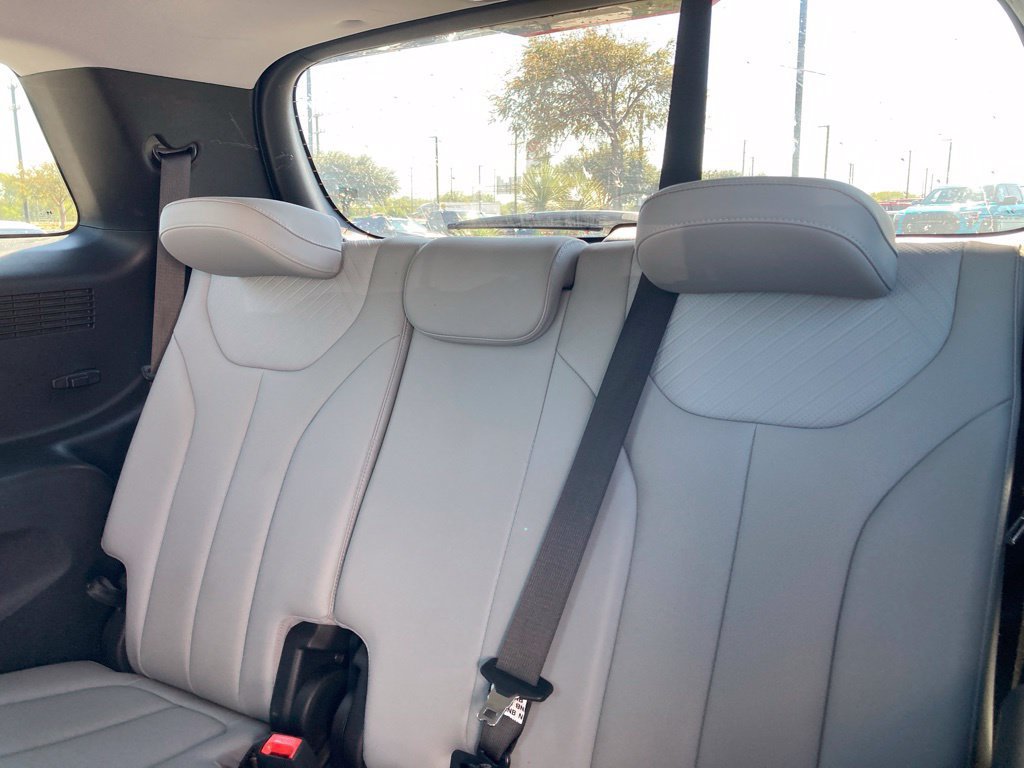 Used 2025 Hyundai Palisade SEL FWD image 12