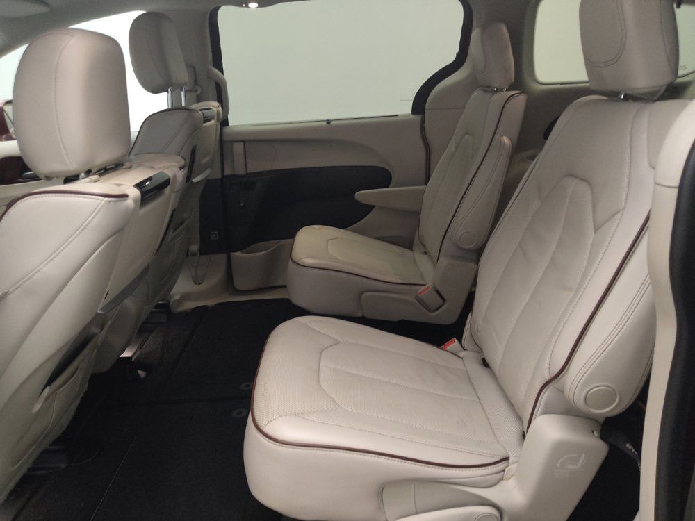 Used 2017 Chrysler Pacifica Limited FWD image 18