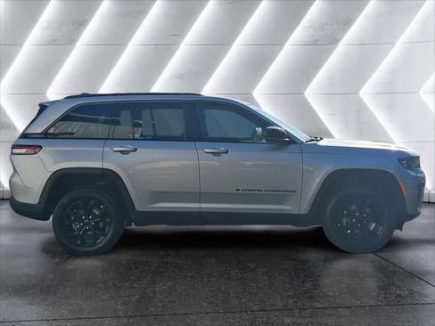 New 2026 Jeep Grand Cherokee Altitude AWD/4WD image 23