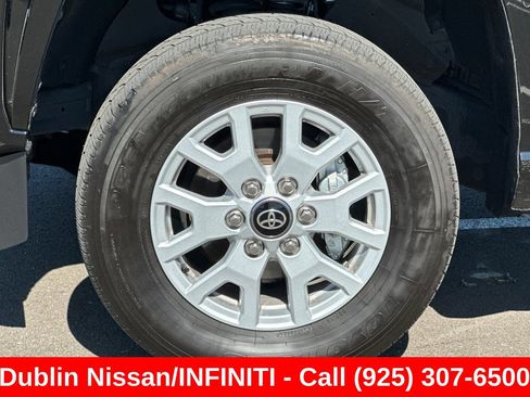 Used 2025 Toyota Tacoma SR5 AWD/4WD image 44