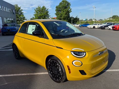 New 2026 FIAT 500 e Icona w/ Quick Order Package 21R FWD image 9