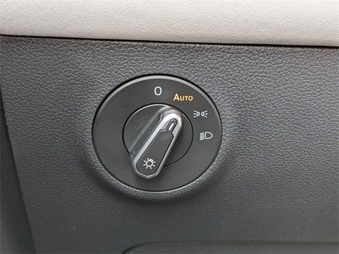 New 2026 Volkswagen Taos SE image 20