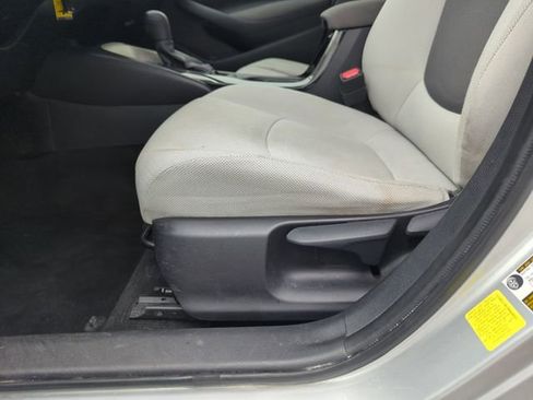 Used 2022 Toyota Corolla L FWD image 12
