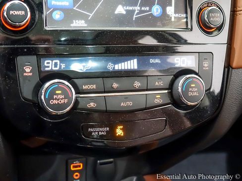 Used 2017 Nissan Rogue SL w/ SL Premium Package image 24