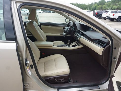 Used 2018 Lexus ES 350 w/ Luxury Package w/Wood Trim FWD image 16