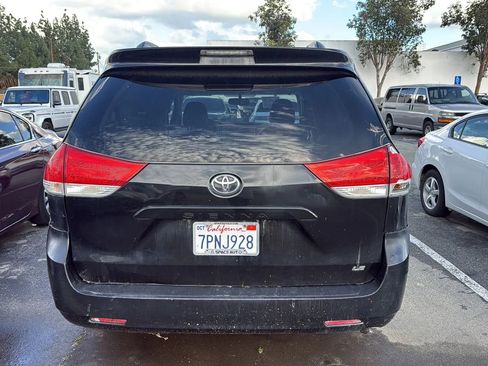 Used 2011 Toyota Sienna LE FWD image 5