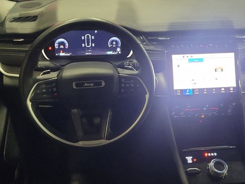 Used 2022 Jeep Grand Cherokee L Limited image 22