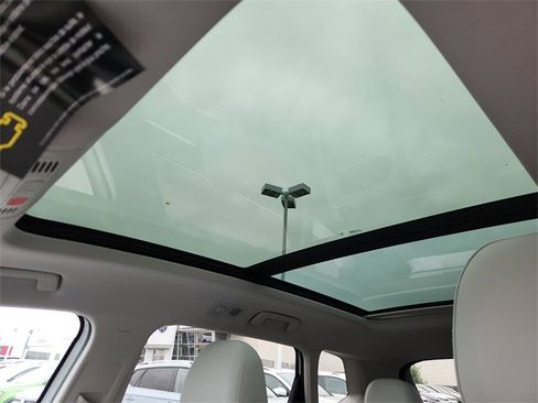 New 2025 Volkswagen Taos SE image 16