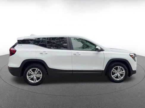 Used 2024 GMC Terrain SLE FWD image 16