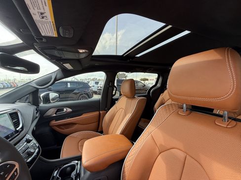 New 2026 Chrysler Pacifica Pinnacle w/ Trailer Tow Group image 18