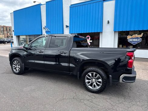 Used 2022 Chevrolet Silverado 1500 LT AWD/4WD image 14