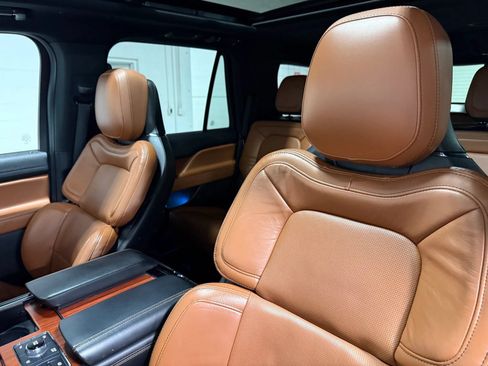 Used 2021 Lincoln Navigator Reserve w/ Luxury Package AWD/4WD image 16