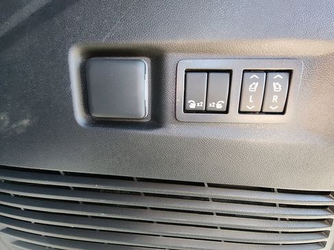 Certified 2024 Chevrolet Tahoe Z71 w/ Luxury Package image 35