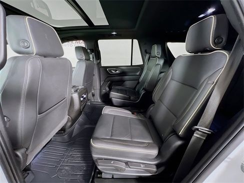 Used 2023 GMC Yukon SLT w/ SLT Premium Package image 24