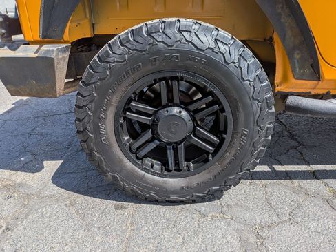 Used 2012 Jeep Wrangler Unlimited Sport AWD/4WD image 12