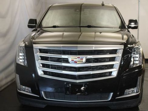 Used 2017 Cadillac Escalade Luxury AWD/4WD image 4