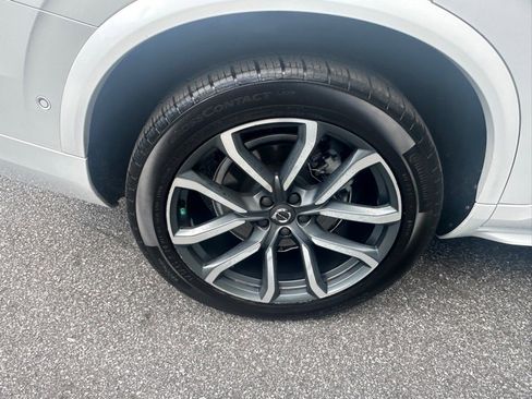 Used 2017 Volvo XC90 T6 Momentum w/ Vision Package image 9