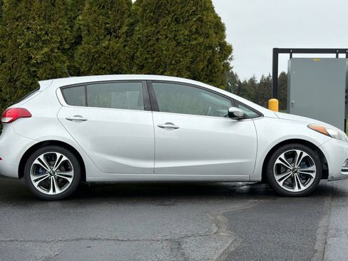 Used 2016 Kia Forte EX FWD image 2
