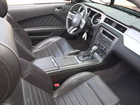 Used 2013 Ford Mustang Premium image 17