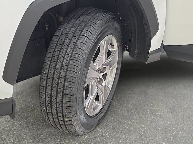 Certified 2025 Toyota RAV4 LE AWD/4WD image 28