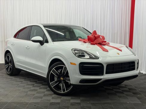 Used 2022 Porsche Cayenne Platinum Edition AWD/4WD image 1