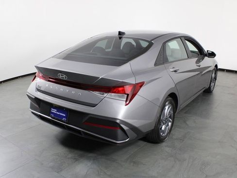 Certified 2024 Hyundai Elantra SEL FWD image 16
