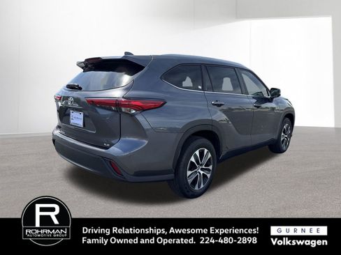 Used 2023 Toyota Highlander XLE FWD image 9