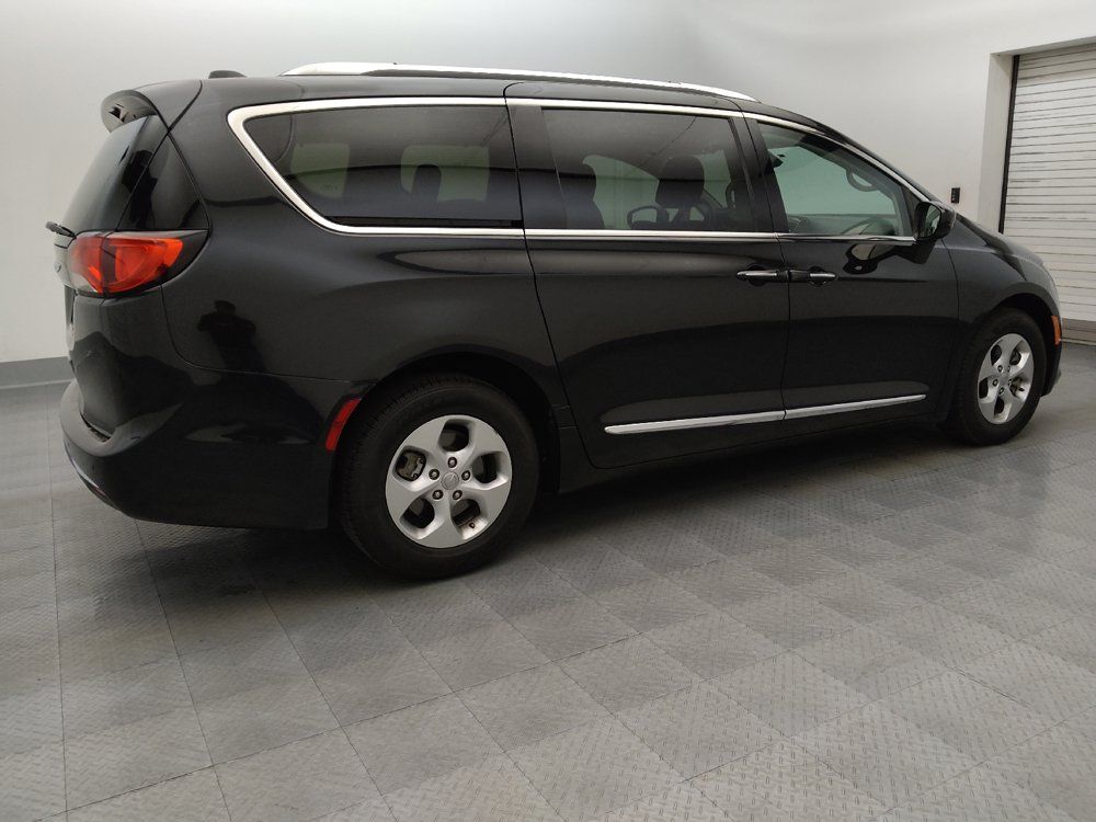 Used 2017 Chrysler Pacifica Touring-L Plus FWD image 10