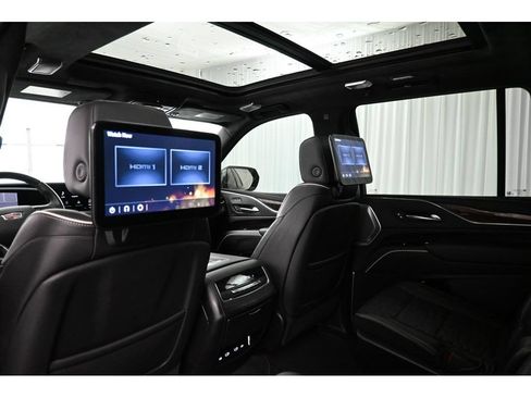 Used 2023 Cadillac Escalade Sport Platinum w/ LPO, ONYX Package AWD/4WD image 33