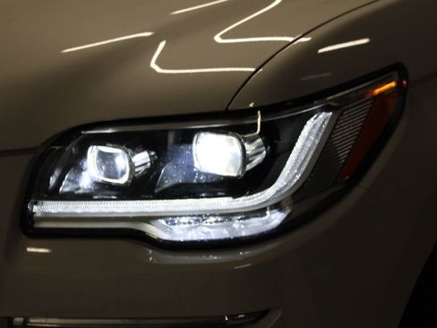 Used 2024 Lincoln Navigator Reserve image 12