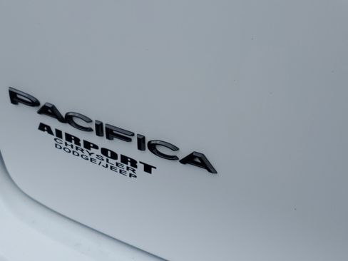 New 2026 Chrysler Pacifica Select FWD image 6