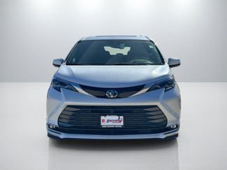 Used 2025 Toyota Sienna Platinum video 2