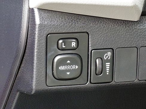 Used 2014 Toyota Corolla LE FWD image 25