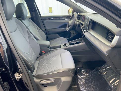 New 2026 Volkswagen Tiguan SE R-Line image 30