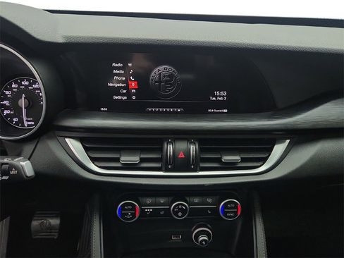 Used 2018 Alfa Romeo Stelvio AWD image 20