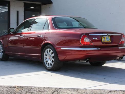 Used 2004 Jaguar XJ8 image 11